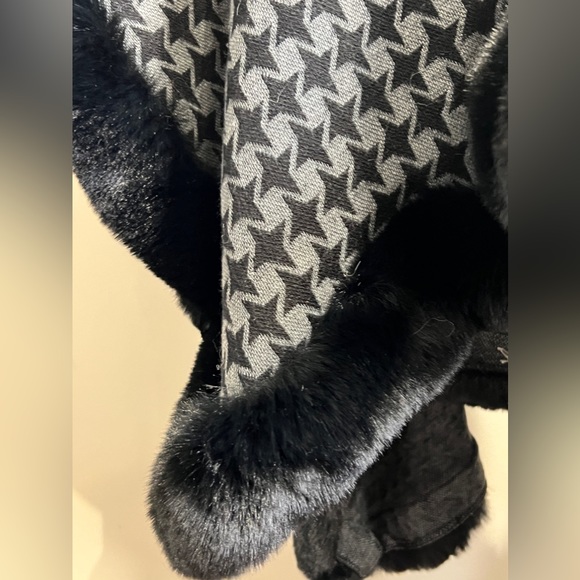 2022 Design - Black and Gray Houndstooth with Faux Fur - Picture 4 of 6